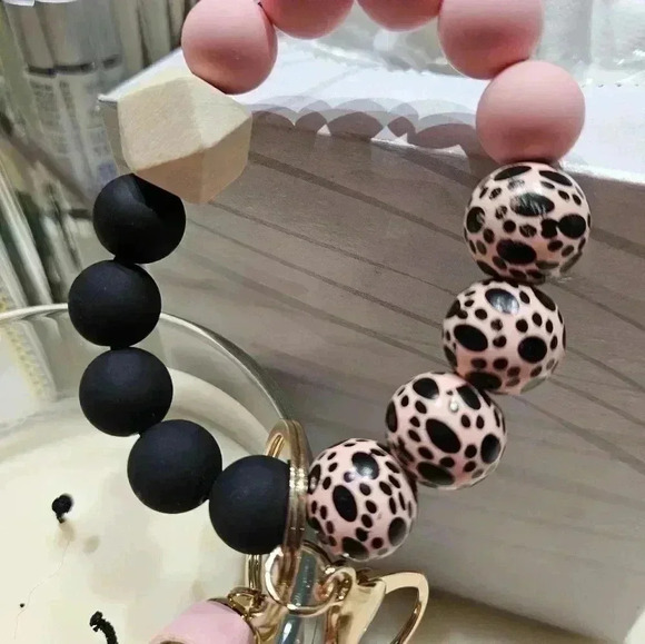 Wooden keychains - Picture 3 of 3